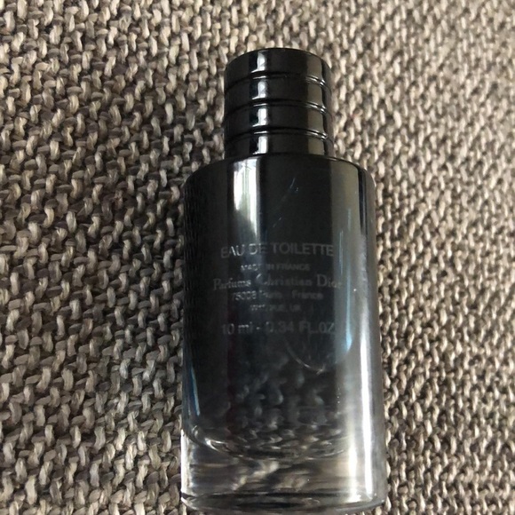 Dior SAUVAGE Travel Size 10 ml 0.34 FL OZ MINIATURE VIP GIFT - Picture 6 of 10